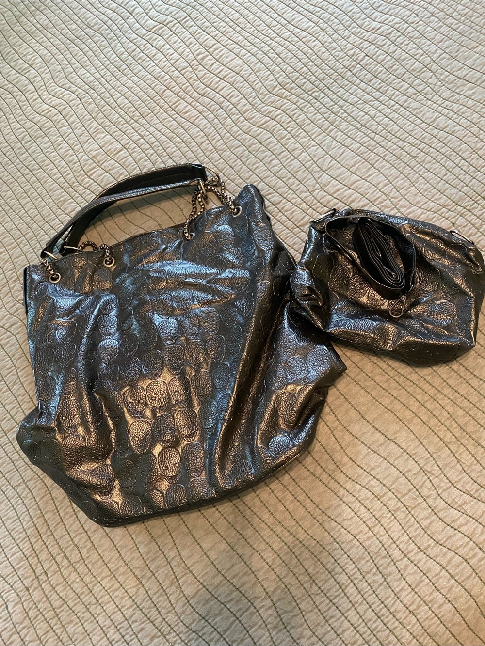 Black Skulls Tote Handbag with Matching Pouch